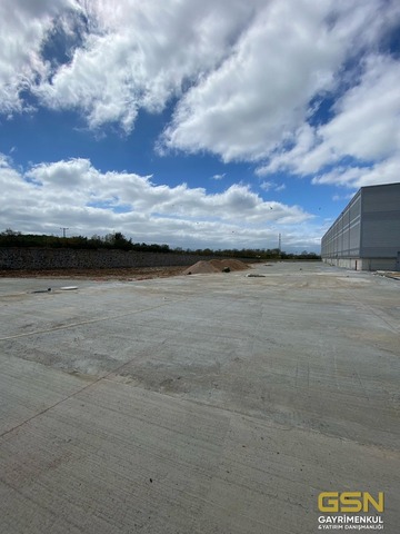 3-DİLOVASI TEPECİK’TE GENİŞ AÇIK ALANLI YENİ DEPO